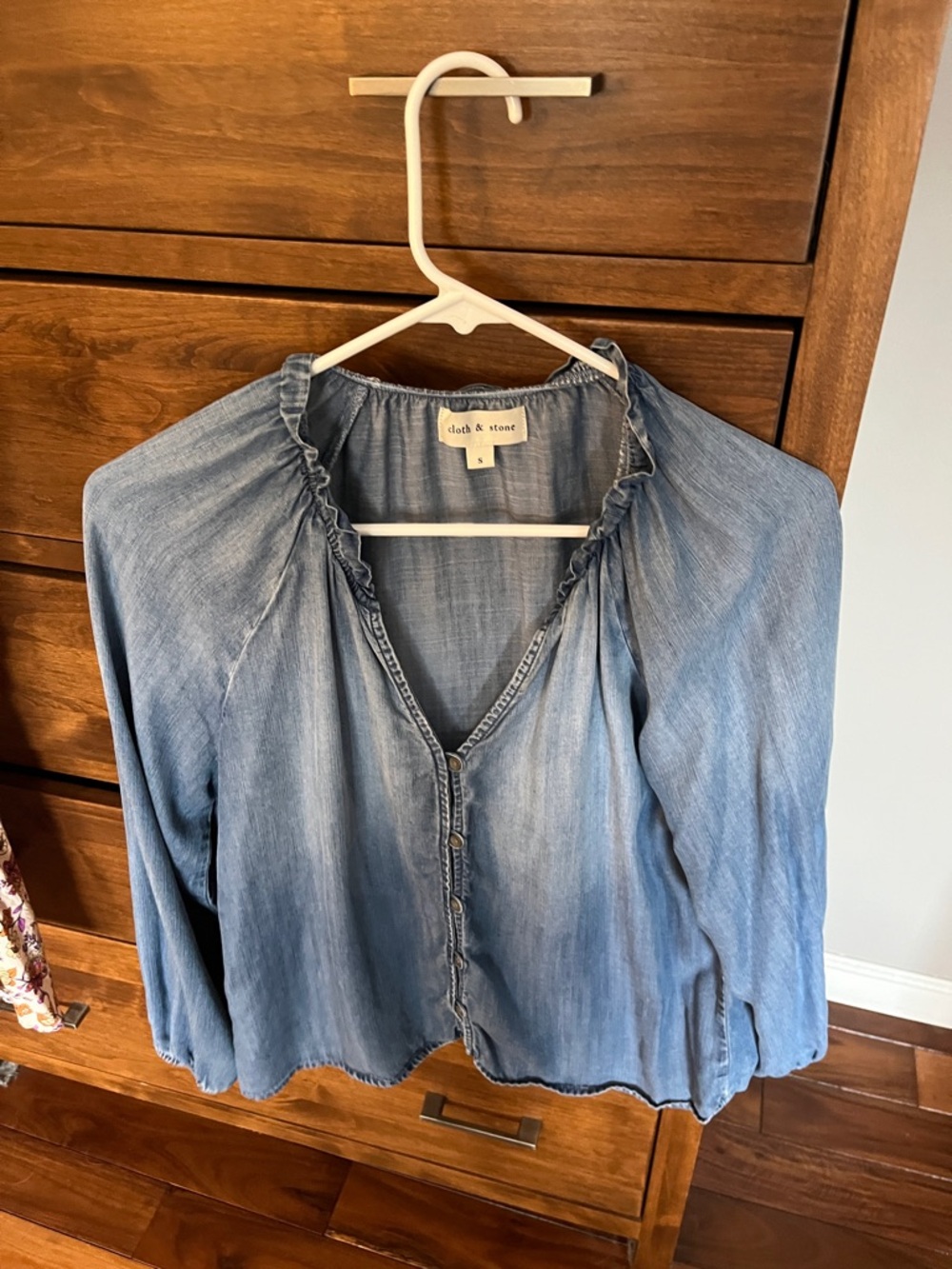 cloth & stone Washed Blue Denim Button-Front Ruffle-Neck Top